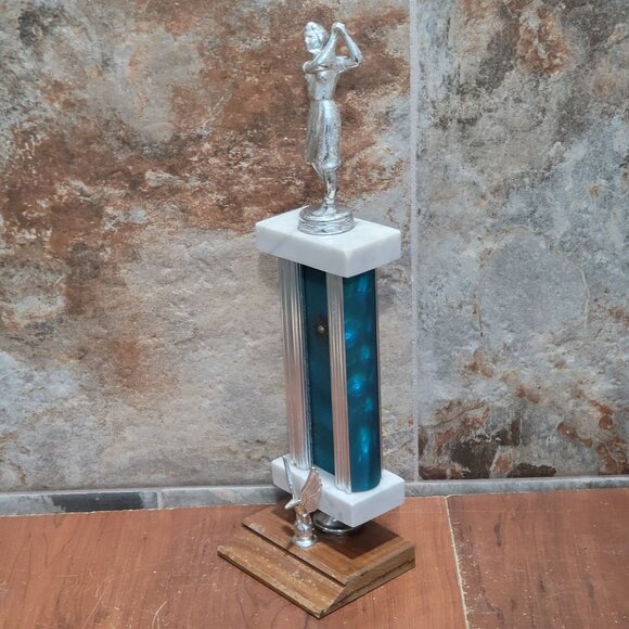 Vintage Golf Trophy Female Golfer Figurine Missing Golf Club - Picture 6 of 13